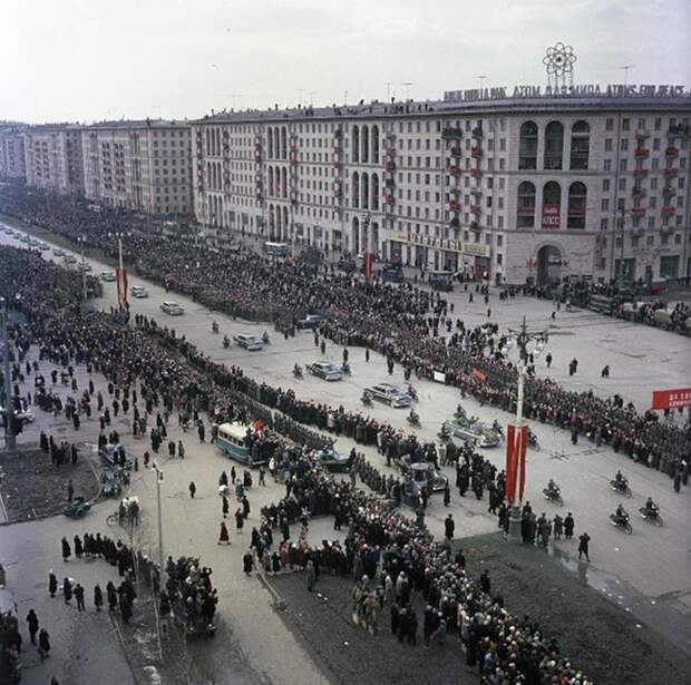 Как Юрия Гагарина встречали после полета (ФОТО)