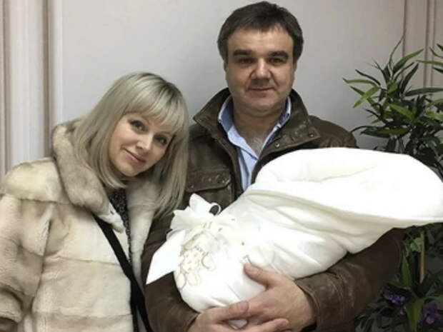 Умер муж певицы Натали продюсер Александр Рудин: его тело нашли на козырьке подъезда (ФОТО, ВИДЕО)