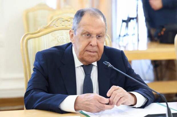 Лавров рассказал об искусстве дипломатии, напомнив об анекдоте о «путешествии»