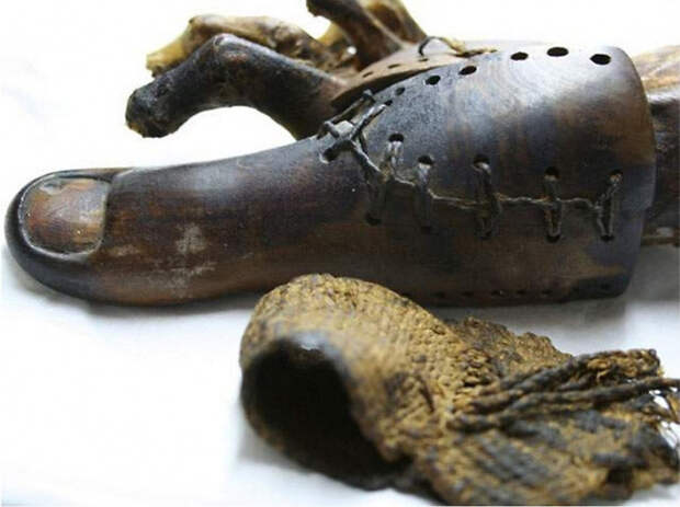 Самый древний в мире протез - деревянный палец ноги, обнаруженный у древнеегипетской мумии (возраст 3000 лет) интересное, ортопедия, протезирование, старина, факты