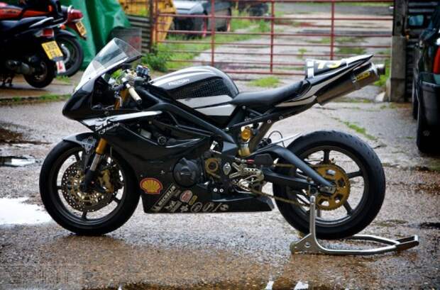 Triumph 675