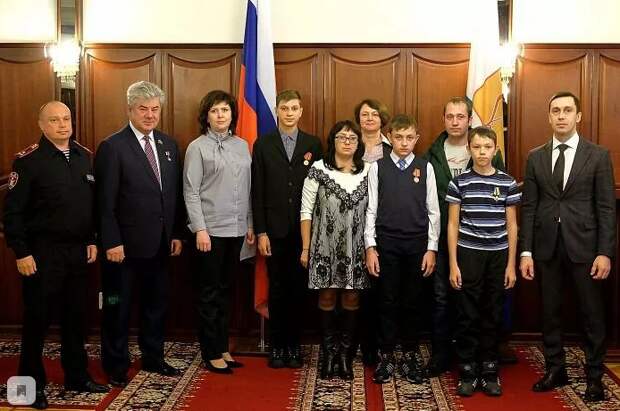 Правительство Кировска наградило троих школьников медалями «За мужество в спасении»