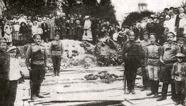 О похоронах героев-казаков, сражавшихся с большевиками в июле 1917 года.