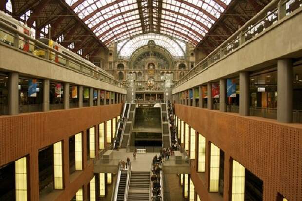 186-метровый свод из стекла и стали (Вокзал Антверпен-Центральный). 