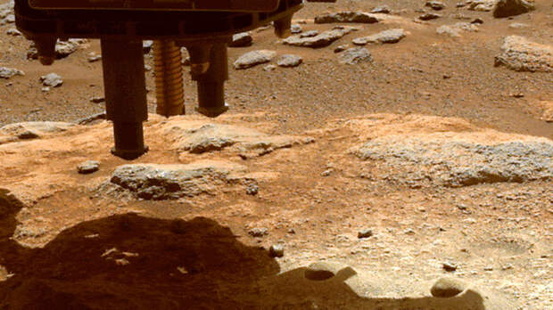 Марсоход Perseverance отчистил заклинивший бур и показал это на видео