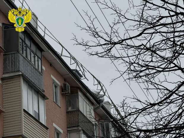 Прокуратура Тулы проверяет повреждение крыши на ул. Металлургов из-за падения снега