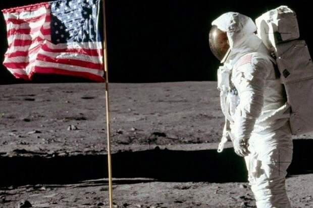 Россияне отрицают, что американцы были на Луне, зато верят в инопланетян