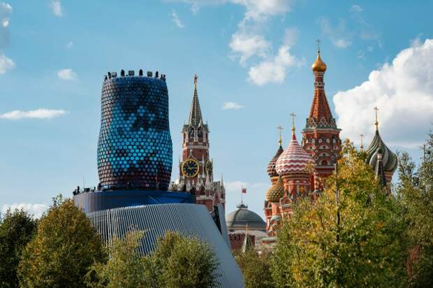 Достопримечательность «Матрешка Москвы» в парке «Зарядье» переходит на летний режим работы