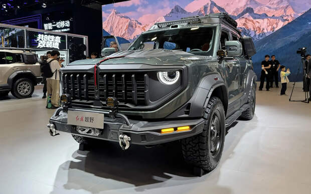 Hongqi P567: китайский премиум стал мощнее — 843 л.с. и четыре электромотора в флагманском внедорожнике