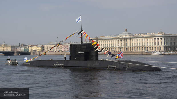Подводную лодку "Кронштадт" торжественно спустили на воду в Петербурге 