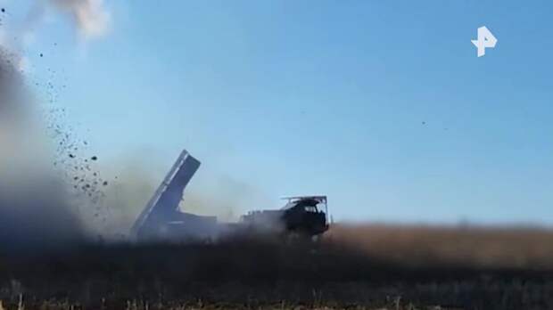 Расчеты "Ураганов" сожгли скопление боевиков и техники ВСУ в Запорожской области