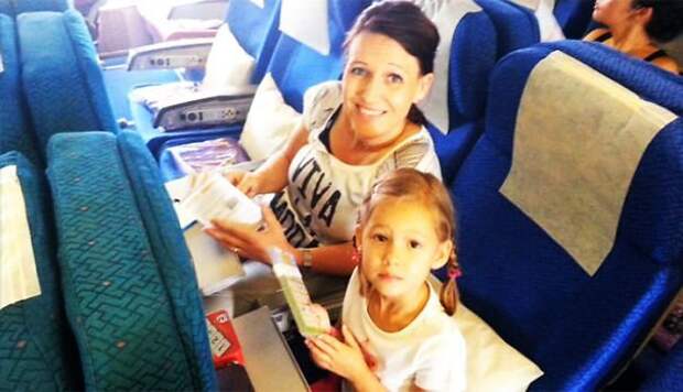 7. Дейв Холли сделал последнюю фотографию своей жены и 4-летней дочки, отправляя их в "путешествие мечты" на борту MH17, сбитого над территорией Украины жуткие моменты, за мгновение до, за секунду до, за секунду до смерти, катастрофы, печальные кадры, трагедии