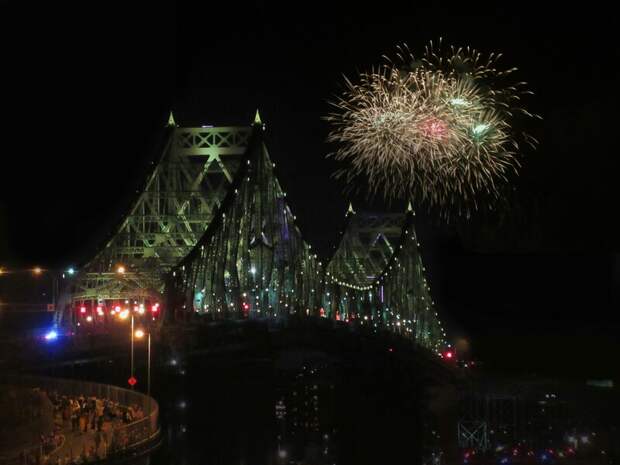 В Санкт-Петербурге мосты украсит новогодняя подсветка в честь года Красной Огненной Лошади