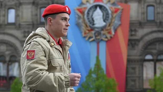 Олимпийский чемпион Нагорный принял участие в параде Победы на Красной площади
