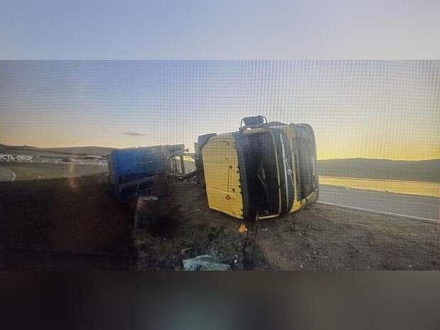 Водитель большегруза доставлен в больницу после ДТП