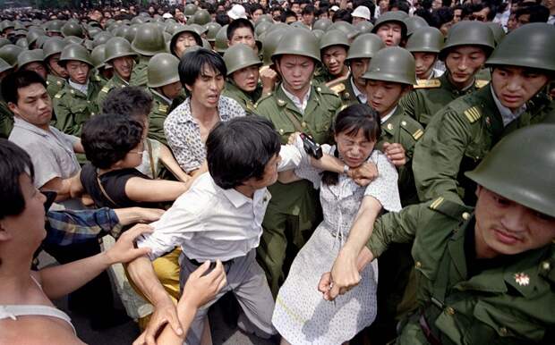 Расстрел демонстрантов на площади Тяньаньмэнь 25 лет назад Tiananmen Square 17 Расстрел демонстрантов на площади Тяньаньмэнь 25 лет назад
