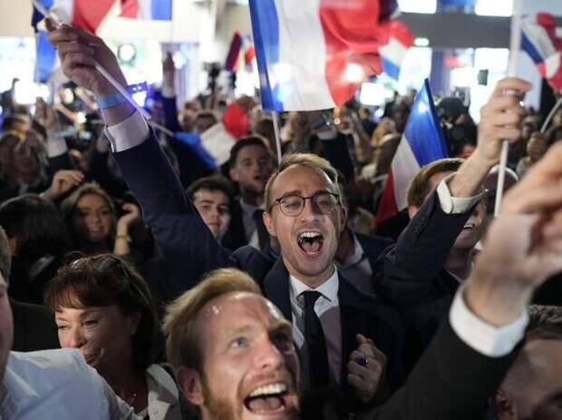 Зловещий сигнал": Франция возглавила европейский крен вправо. Какая судьба ждет фон дер Ляйен?