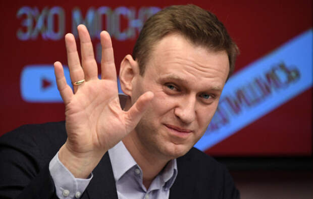 Навальный позвал народ на митинги и улетел на отдых в Будапешт