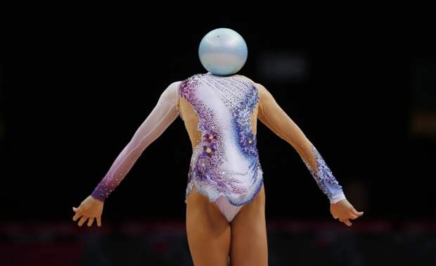 Bulgaria's Silviya Miteva competes using the ball in the individual all-around rhythmic gymnastics final at Wembley Arena during the London 2012 Olympic Games on August 11, 2012. (REUTERS / Marcelo Del Pozo)