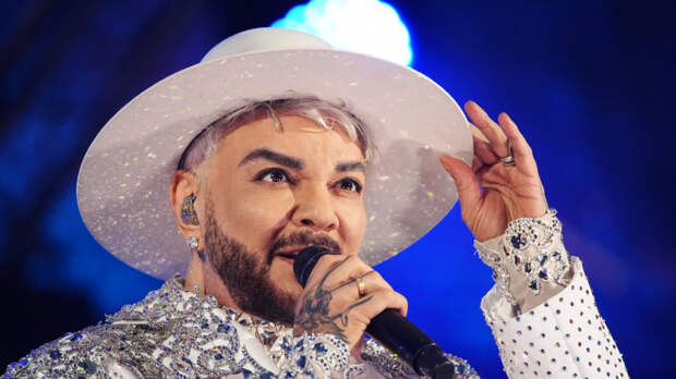 Директор Филиппа Киркорова подрался с блогером на открытии ГУМ-катка