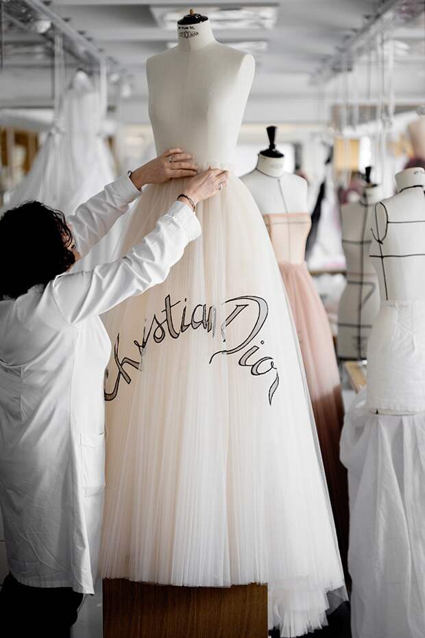 История создания трёх платьев DIOR