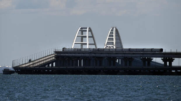Восемь поездов задержали из-за приостановки движения по Крымскому мосту