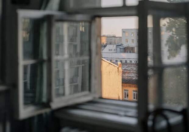 Mash: В Калининграде первоклассница выпала из окна на пятом этаже