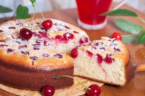3937385_pirogsvishnejnakefire1simplecakewithcherriesonkefir1 (640x426, 72Kb)