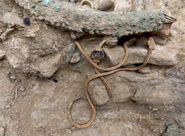 Фото: https://www.ancient-origins.net/news-history-archaeology/stunning-minoan-gemstone-owned-bronze-age-warrior-rewrites-history-ancient-021703