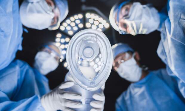 «Мы не поверили, что перед нами живой человек»: врачи удалили мужчине «жемчужную» опухоль