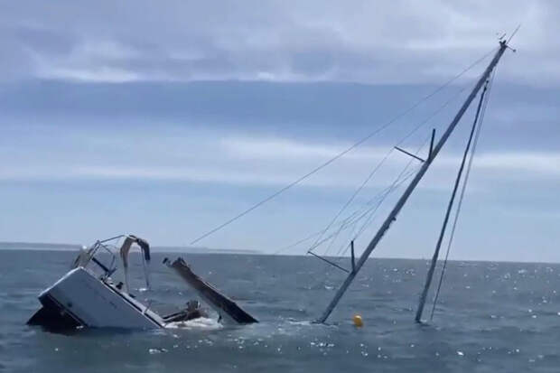 112: в Волгограде утонула яхта экс-депутата Анненко, стоимостью почти 18 млн руб