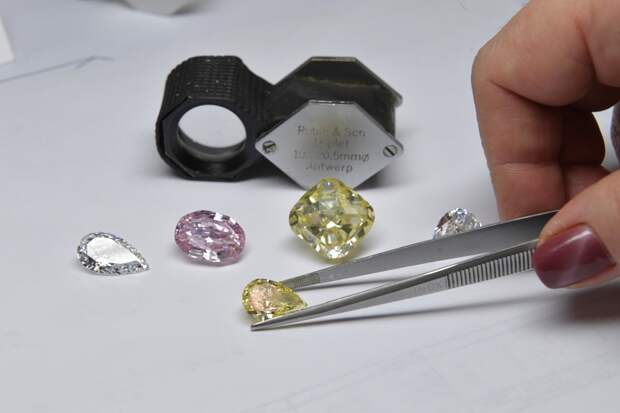 Индия двукратно увеличила закупки алмазов из России