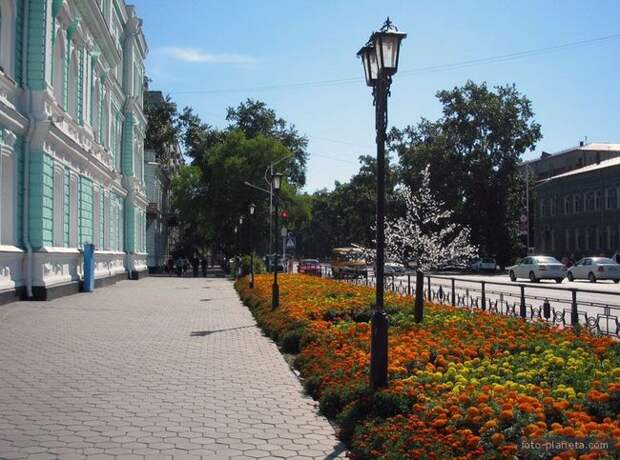 Аллея вдоль здания мэрии | Благовещенск (Амурская область)