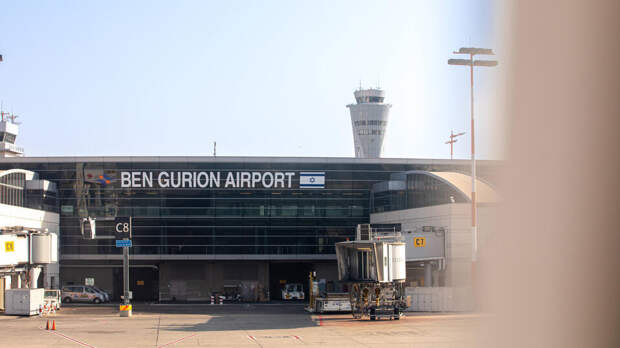 Иранская ракета упала рядом с израильским аэропортом Бен-Гурион