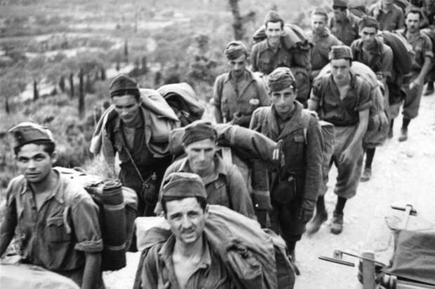 Итальянские солдаты, взятые в плен немцами на острове Керкира, сентябрь 1943 года. Фото: wikipedia.org