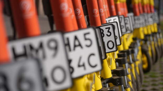 Мошенники стали клеить на электросамокаты поддельные QR-коды поверх настоящих