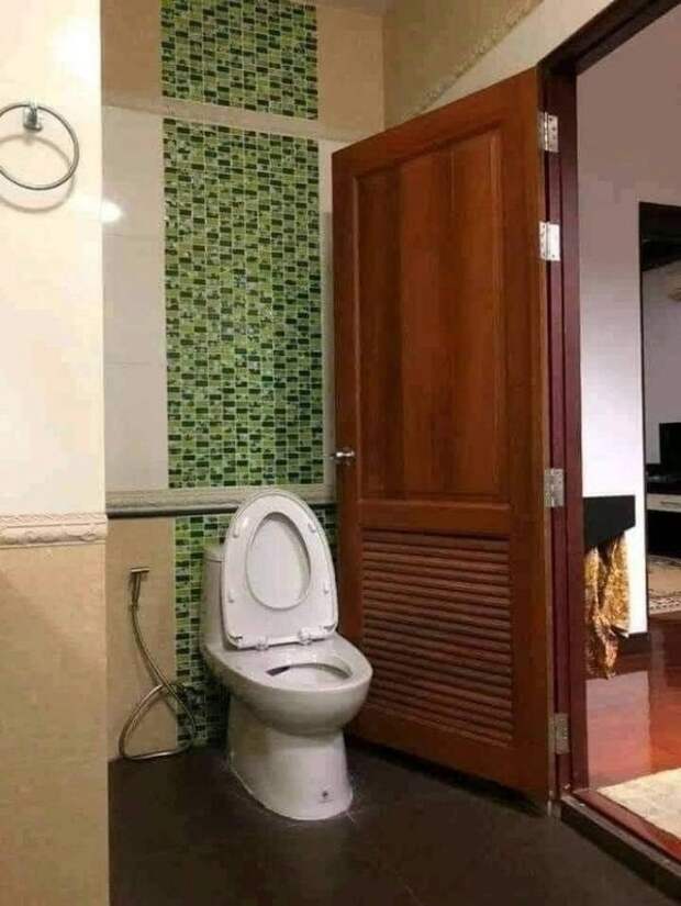 А чего ты дверь вечно закрываешь, скрываешь что-нибудь?