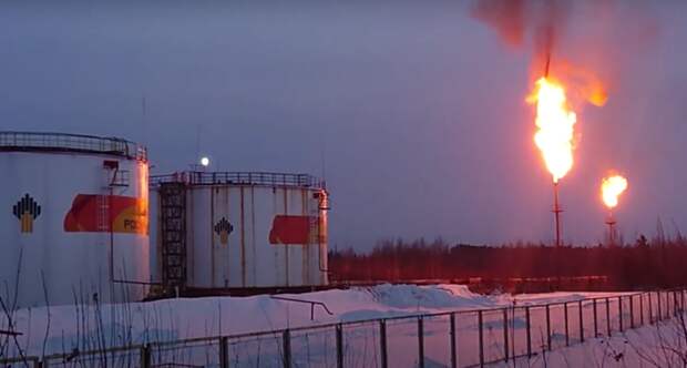 Нефтяники резко увеличивают сжигание попутного газа на факелах и просят спасти их от высоких штрафов за ущерб экологии