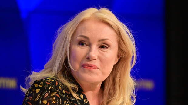 Мария Шукшина вышла в свет с сыном, ставшим отцом-одиночкой