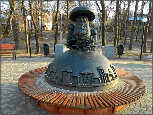 Памятник «Глазастым грибам», установленный в Рязани Памятник «Глазастым грибам», установленный в Рязани