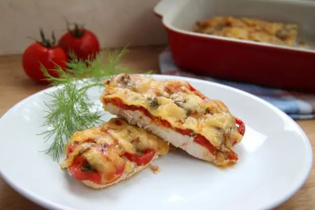 Куриные отбивные с сыром и помидорами в духовке Куриные отбивные с сыром и помидорами в духовке