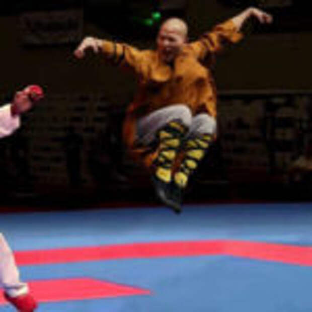 Шаолиньский монах крушит бойцов других стилей