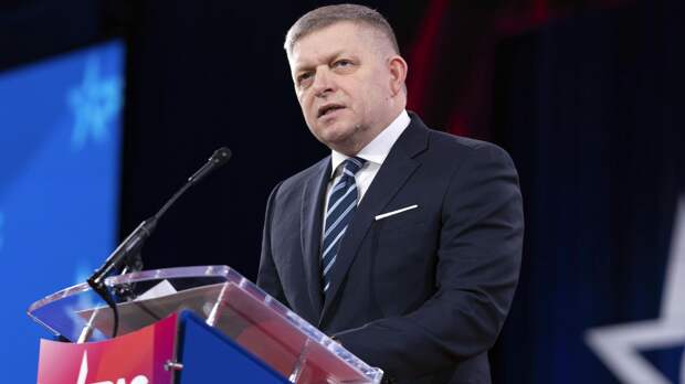 "И нашим, и вашим". Почему Фицо вдруг подружился с Зеленским?