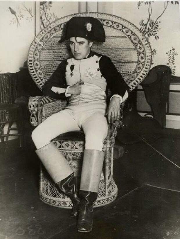 Чарли Чаплин на костюмированной вечеринке, 1925 г. история, люди, мир, фото