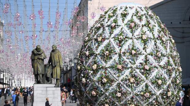 В Москве разместили более 700 праздничных конструкций к Пасхе