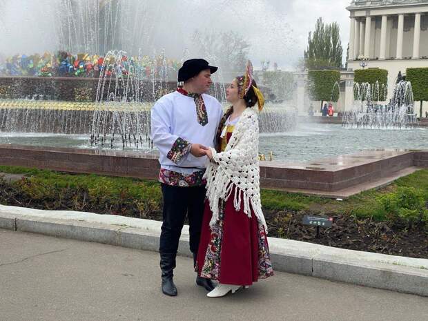 Крымская пара сыграла свадьбу на ВДНХ