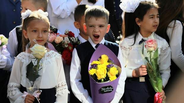 "Из троечников выходят губернаторы." Мэр Казани Метшин мотивировал первоклашек на линейке