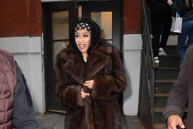 Рэпершу Карди Би заподозрили в новой пластической операции