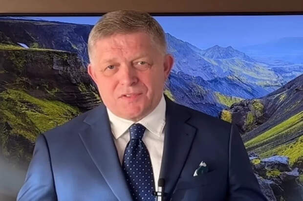 Фицо использовал русский язык в новогоднем поздравлении