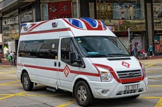 Врачи достали из горла китайца железную палочку, с которой он жил 8 лет